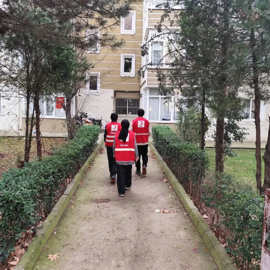 Türk Kızılay İnegöl Şubesi’nden ihtiyaç sahiplerine yardım eli