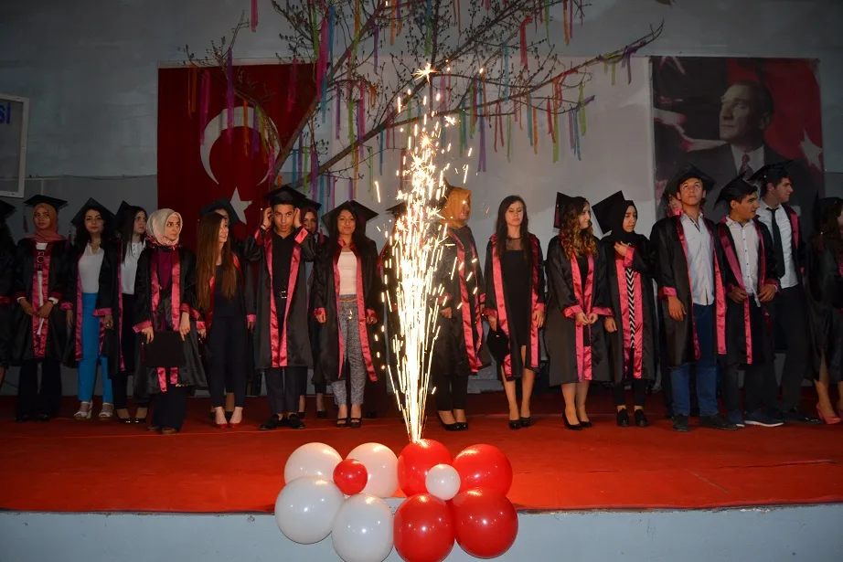 Saime Sultan'da mezuniyet sevinci