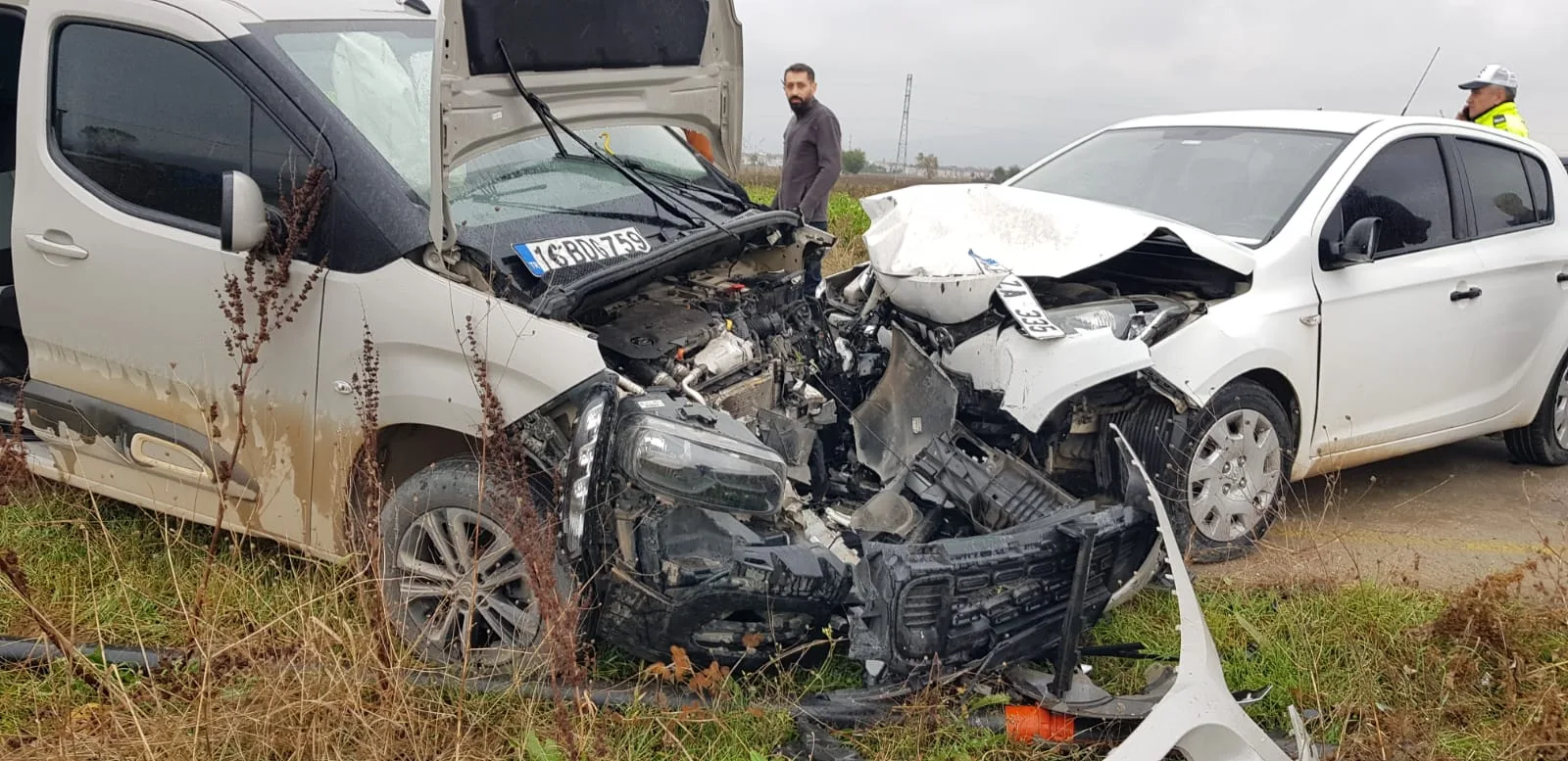 İnegöl'de feci kaza; 5 yaralı