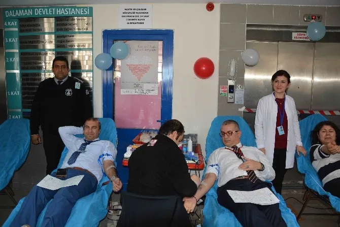 Dalamanda Sağlıkçılardan Kan Bağışı