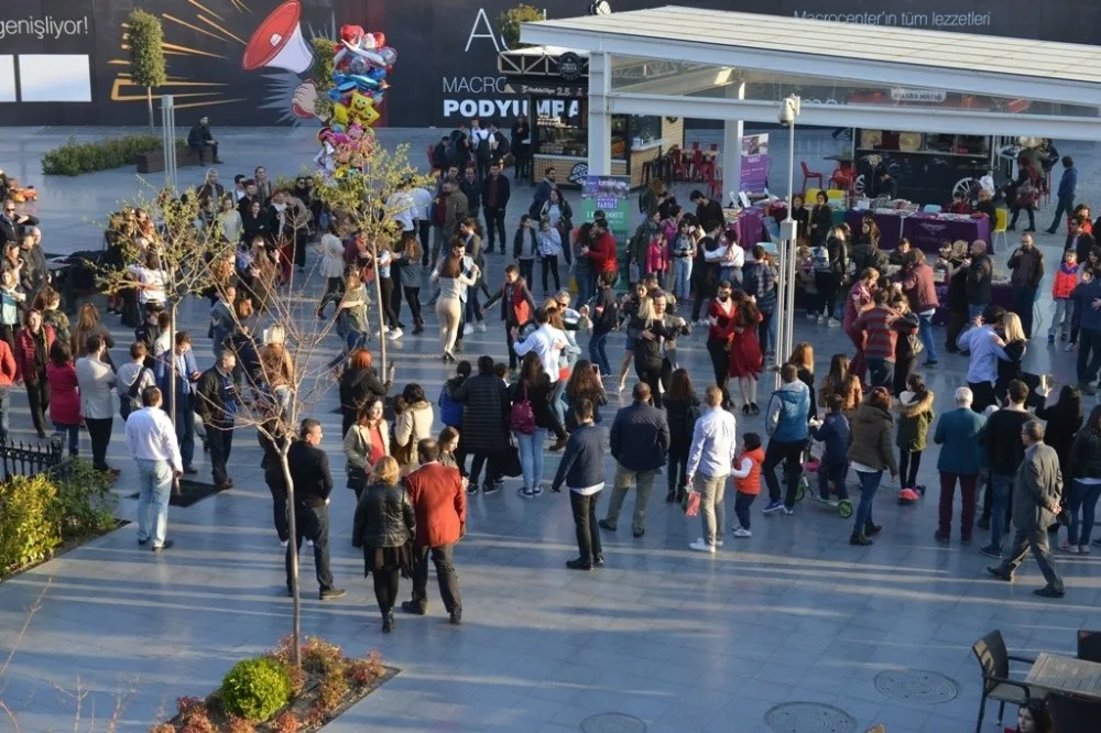 Dans Atölyesinden Sokakta Sürpriz Gösteri