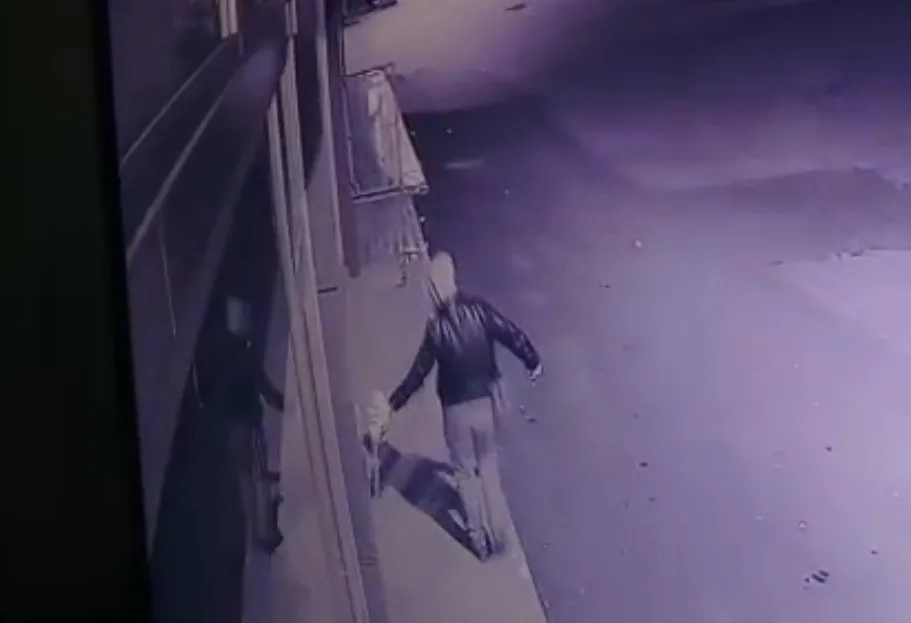 Dayısının Dükkanını Kundaklarken Kameralara Yakalandı