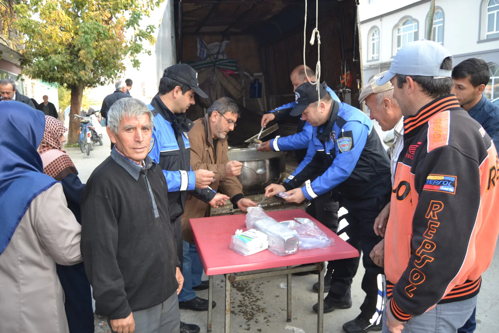 Toplum Destek'ten aşure ikramı
