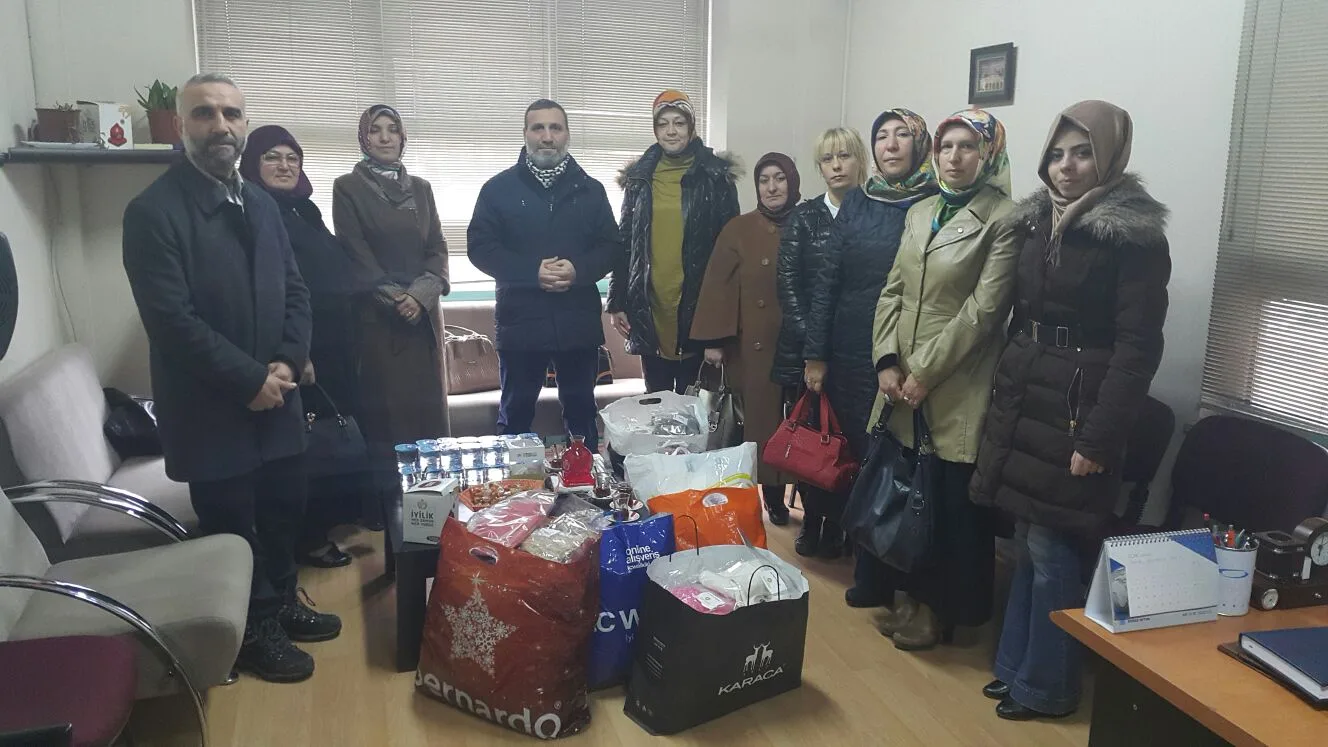 AK KADINLARDAN TÜRKMENLERE YARDIM