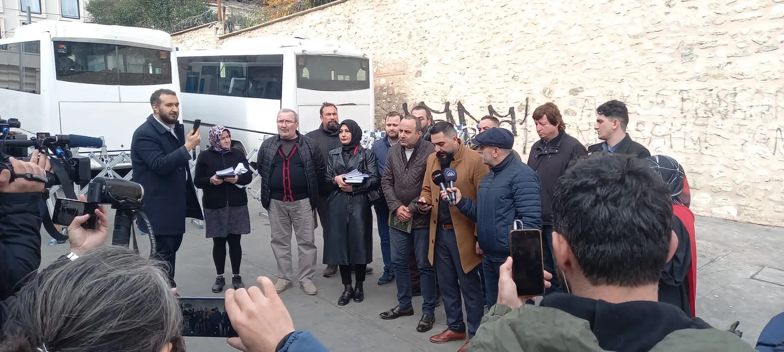 İnegöl’den en anlamlı tepki İsveç Başkonsolosluğu önünde, ‘Veda Hutbesi’ dağıtıldı