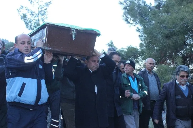 Denizlide Yangın Faciasında Hayatını Kaybeden Aile Toprağa Verildi