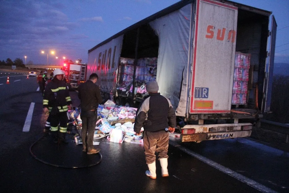 Deterjan Yüklü Tır Alev Alev Yandı