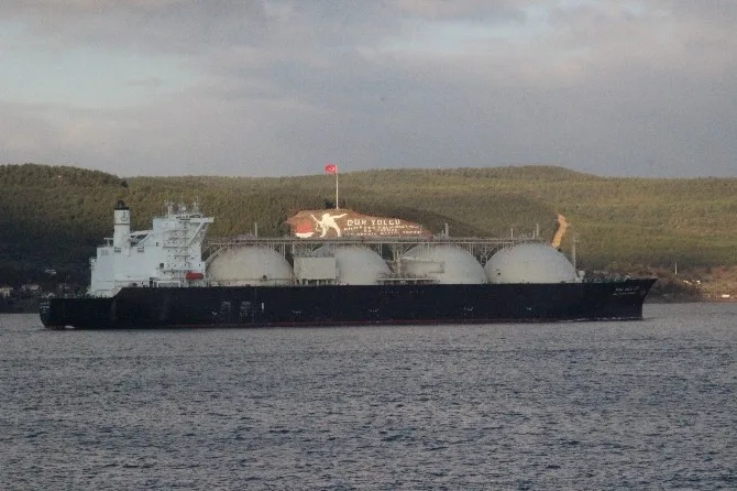 Dev Tanker Boğazı Kapattı