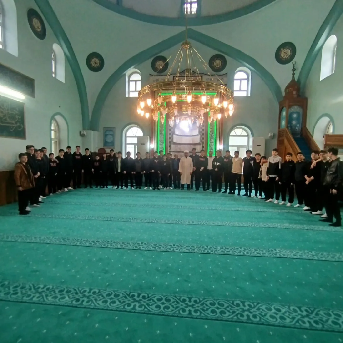 İnegöl’de gençler camide buluştu