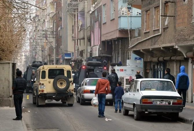 Diyarbakırda Eypli Saldırı: 2 Yaralı