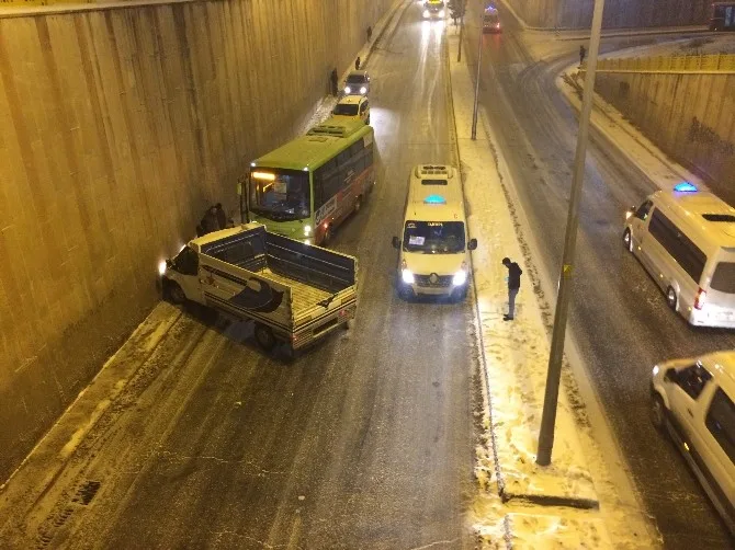 Diyarbakırda Yollar Buz Pistine Döndü
