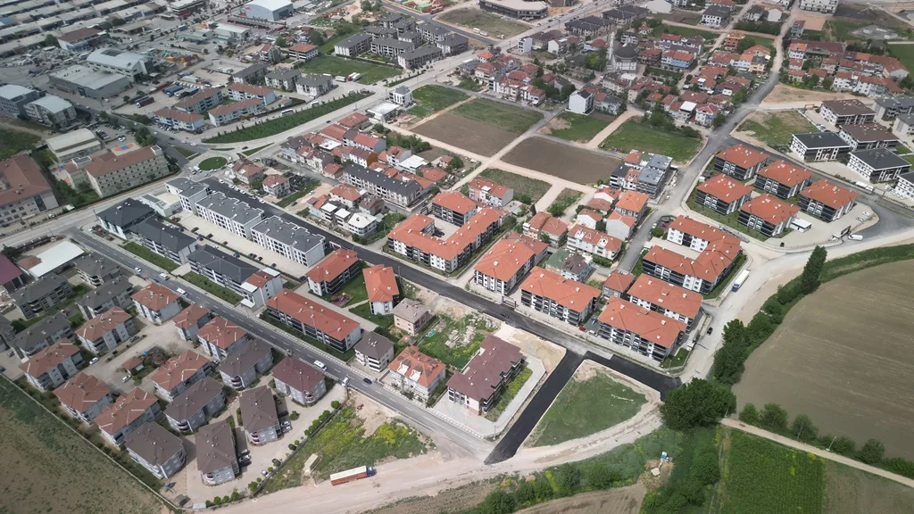 ERTUĞRULGAZİ MAHALLESİNDE 37 SOKAKTA ASFALTLAMA YAPILDI