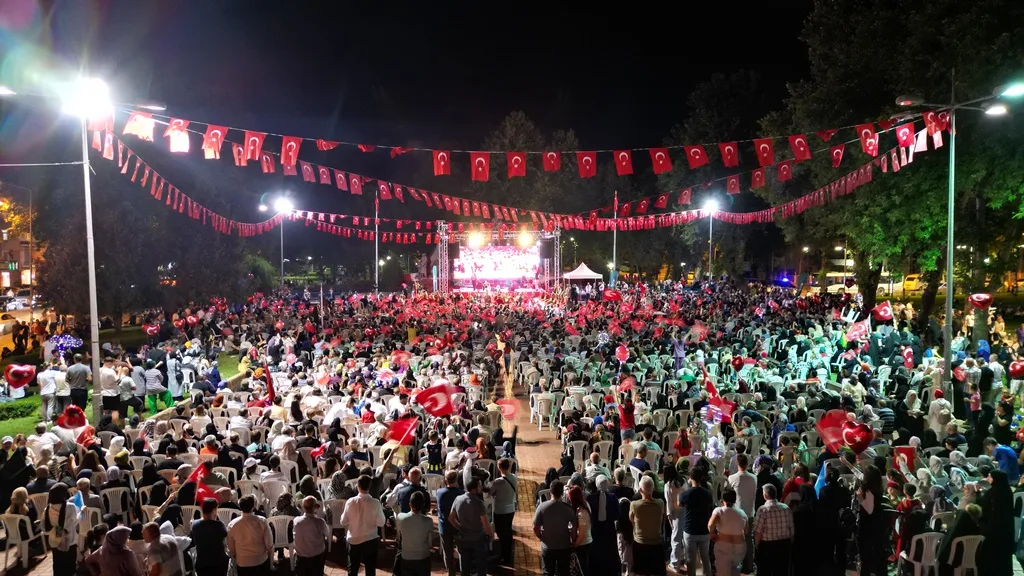 İnegöl’de vatandaşlar yine meydana indi