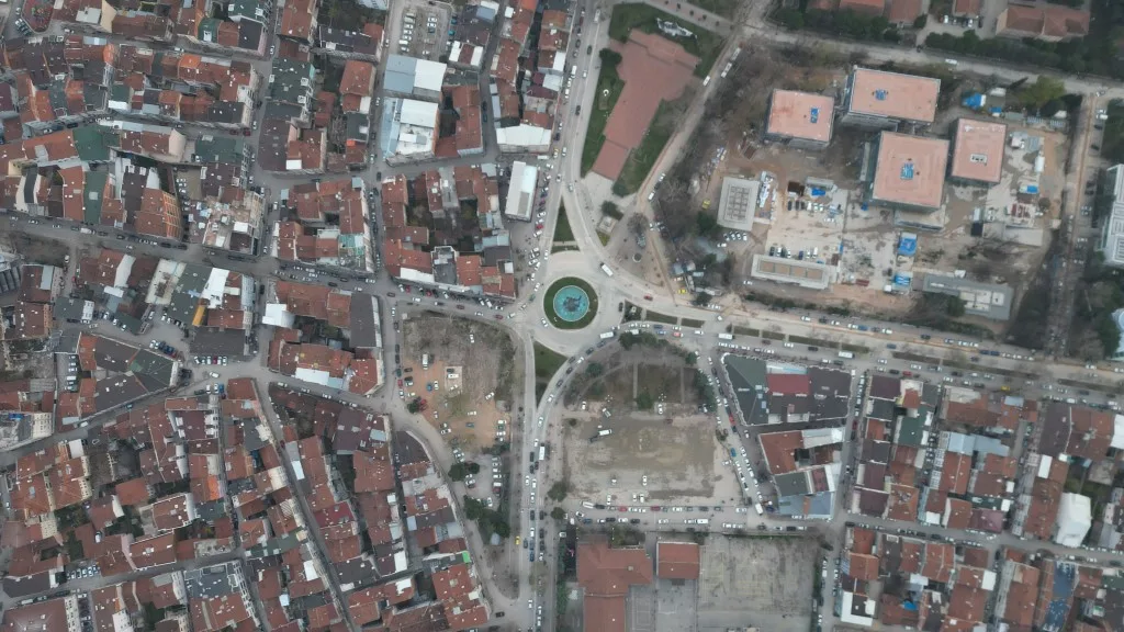 İNEGÖL’ÜN YENİ MEYDANINDA ÇALIŞMALAR BAŞLIYOR
