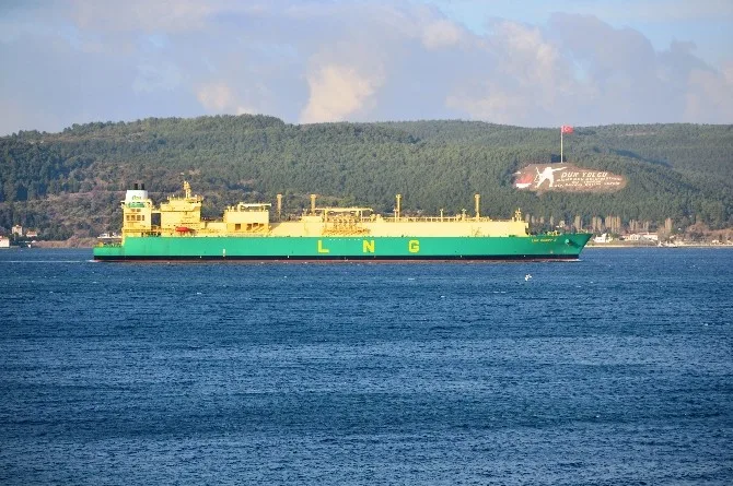 Doğalgaz Tankeri Çanakkale Boğazını Kapattı