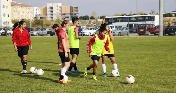 Döşemealtı Kadın Futbol Takımı Beşiktaşa Konuk Olacak