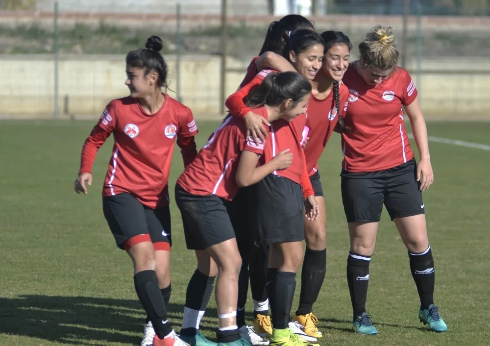 Döşemealtı Kadın Futbol Takımı Kireçburnunu Ağırlıyor