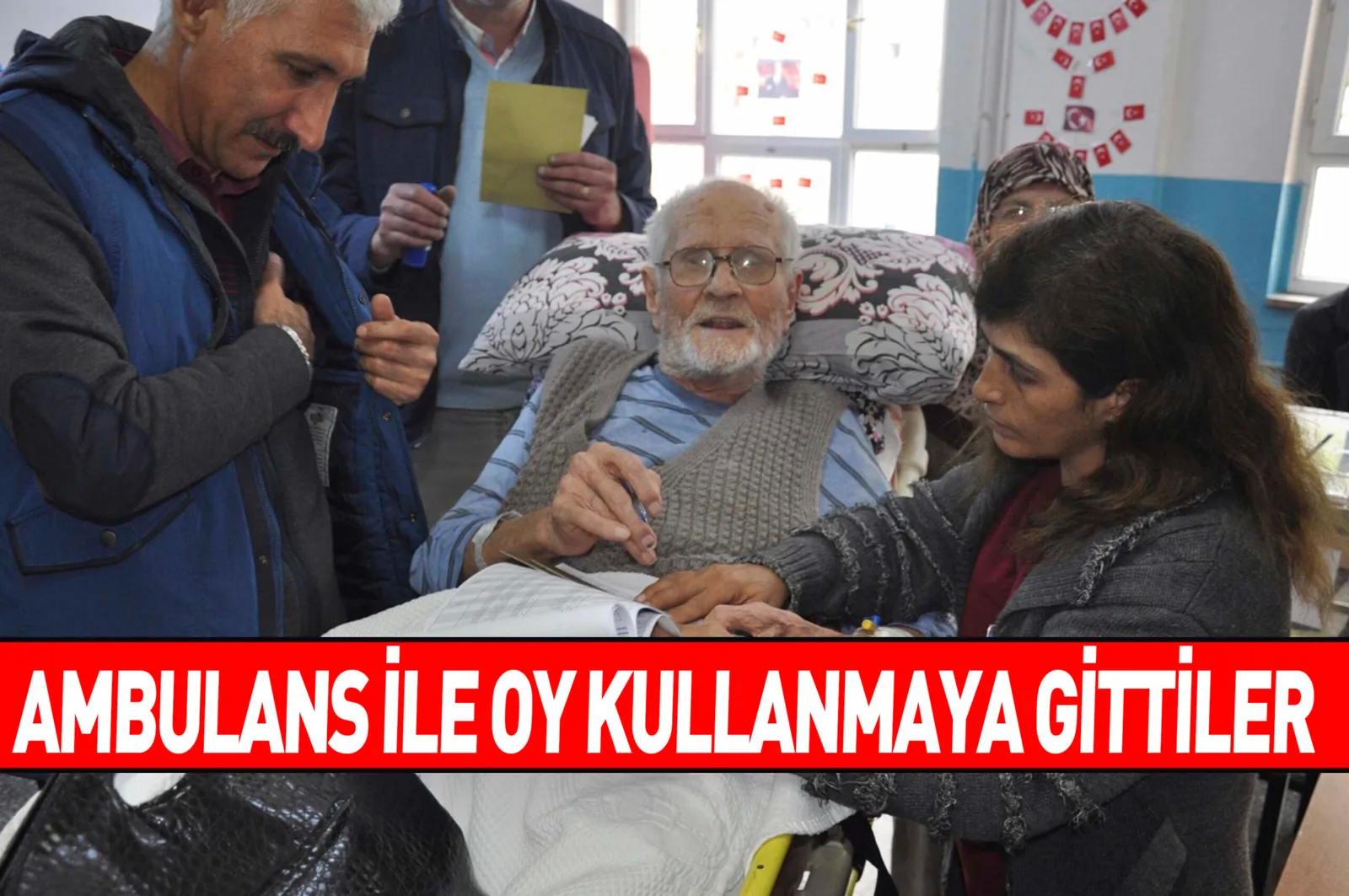 AMBULANS İLE OY KULLANMAYA GİTTİLER