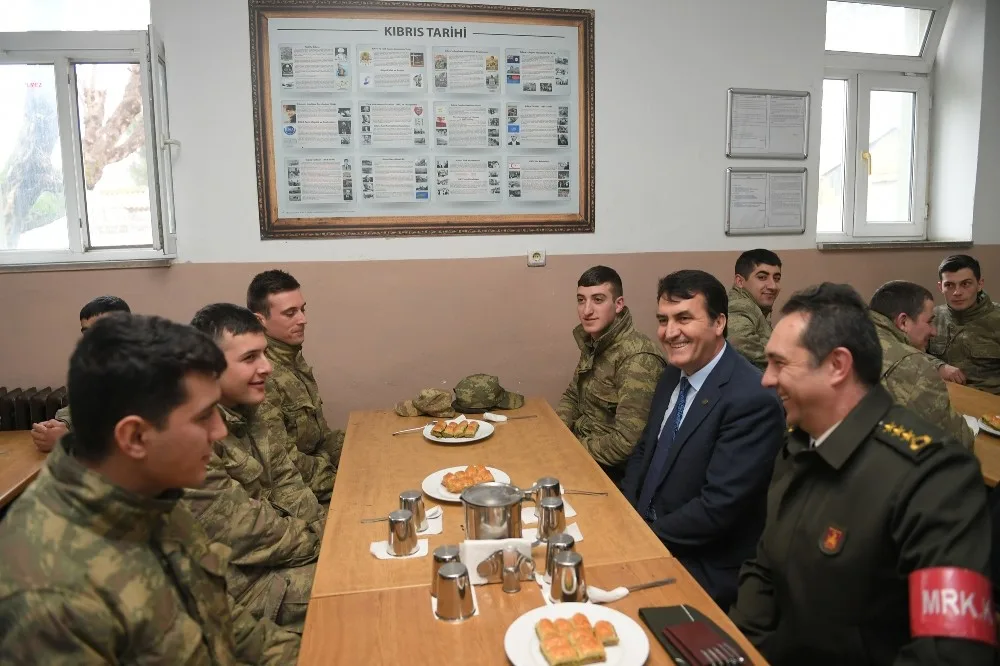 Dündardan Askere Moral Ziyareti