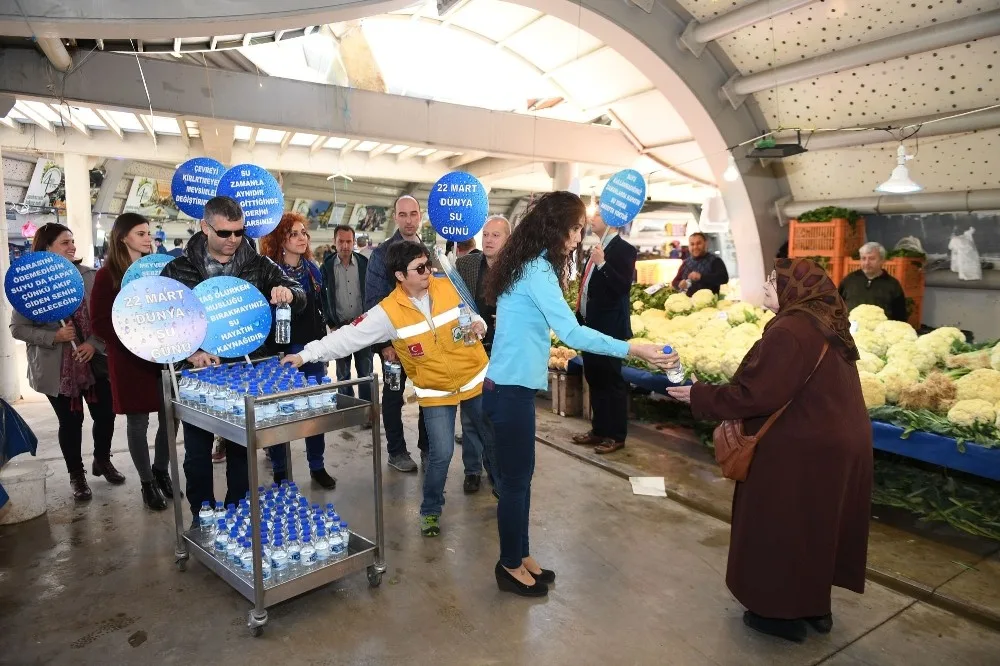 Dünya Su Gününde Vatandaşlara Su İkramı
