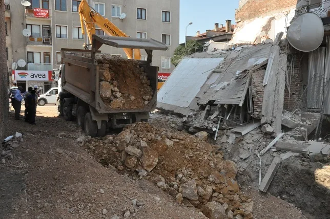 Yıkılan binada belediyenin ihmali yok