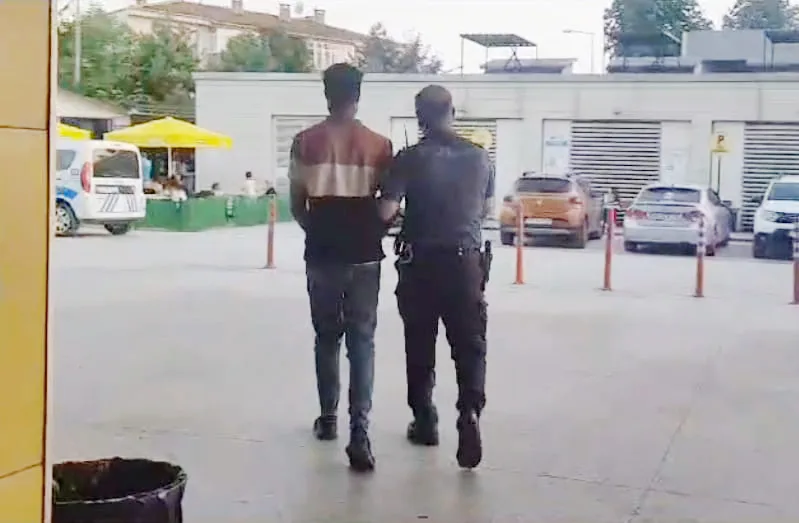 Kaçak göçmen İnegöl’de başkasının kimliği ile yakalandı