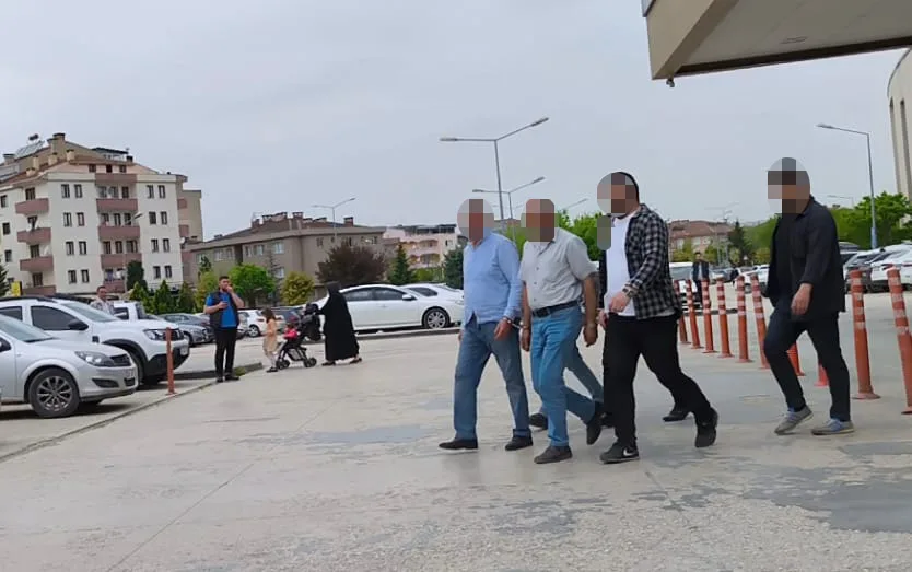 İnegöl'de cinsel taciz, hırsızlık ve kasten adam yaralama suçlarından aranan 4 kişi yakalandı