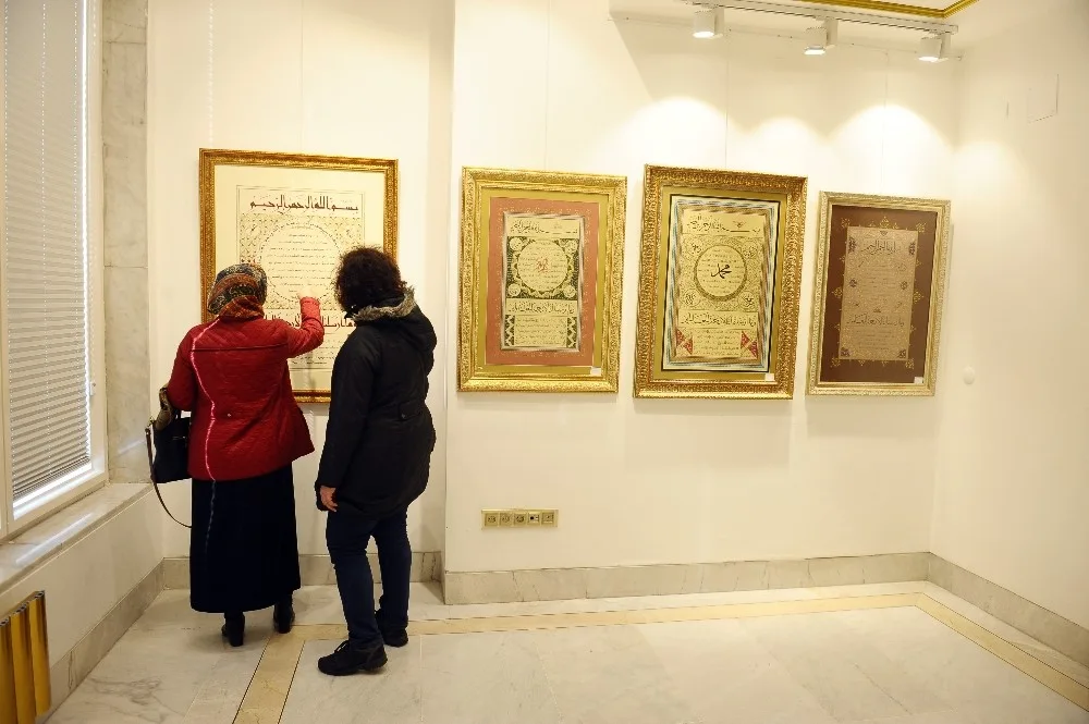 Eğitim Yararına Hat Sergisine Büyük İlgi
