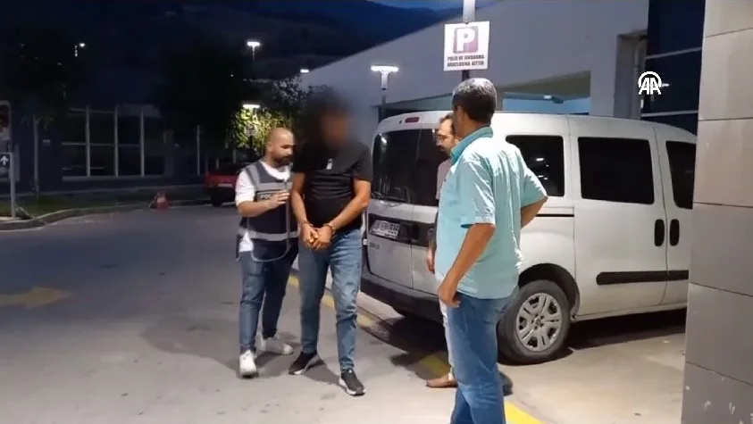 Bu nasıl bir canilik ... !!! Annesini tabancayla öldüren kişi gözaltına alındı