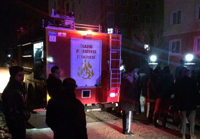 Elazığda Ev Yangını: 3 Kişi Hastaneye Kaldırıldı