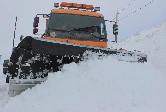 Elazığda Kar 389 Köy Yolunu Ulaşıma Kapattı