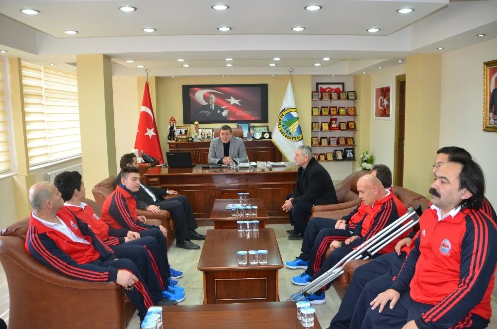 Engelli Voleybolculardan Başkan Tekine Teşekkür Ziyareti
