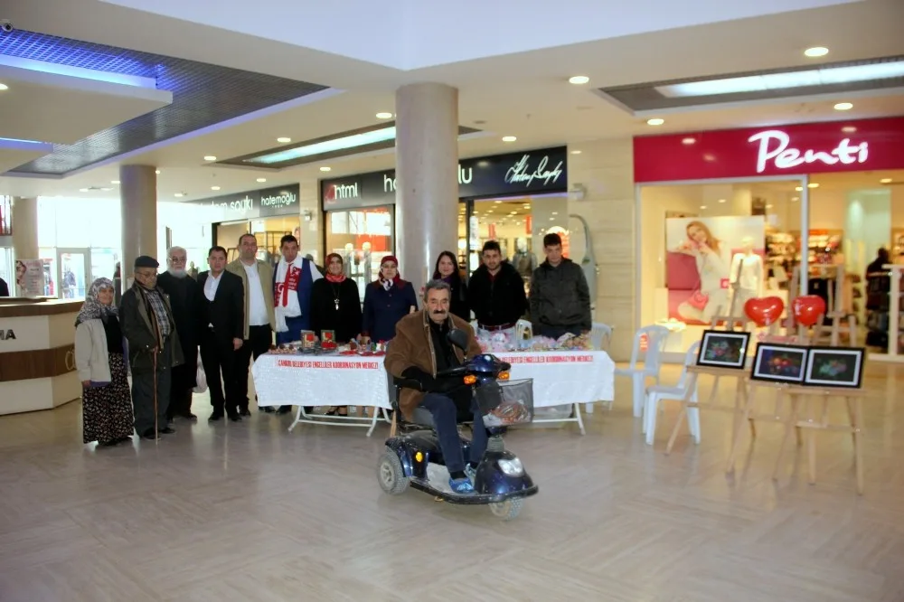 Engelliler El Emeklerini Sergiledi