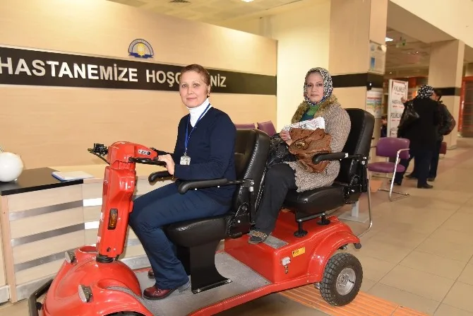 Erdemli Devlet Hastanesinde Hastalara Akülü Araçlarla Hizmet