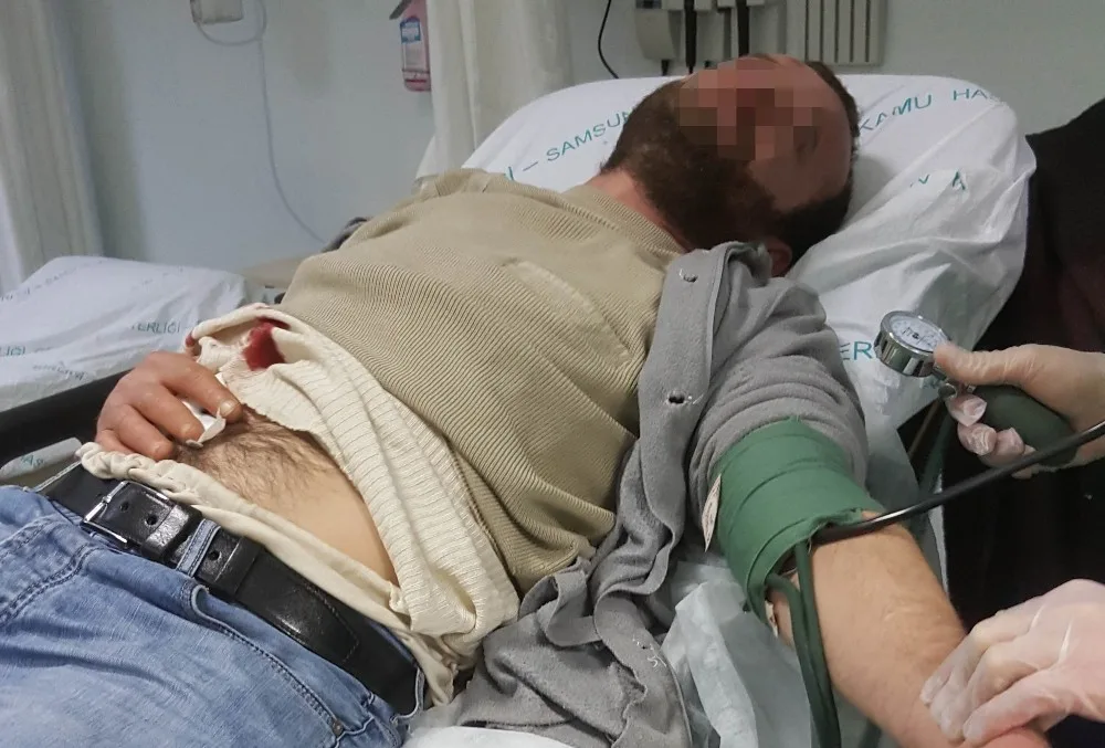 Eşi Boşanma Davası Açınca Kendini Bıçakladı