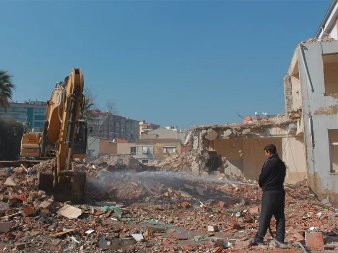 Eski Hastane Yıkılıyor, Yeni Hastane Geliyor