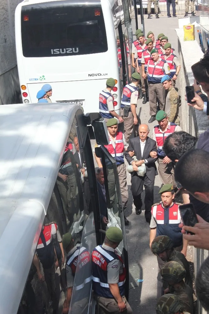 Eski Vali Harput Ve İş Adamlarının Yargılanmasına Başlandı