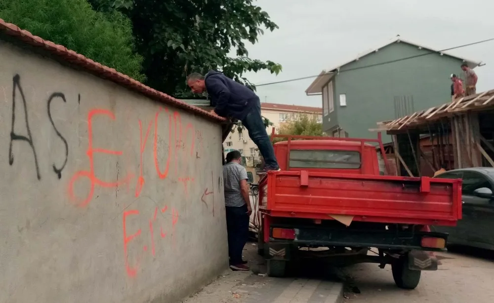 Evin Bacasından, Çatısından Ve Eletrik Trafosundan Uyuşturucu Çıktı