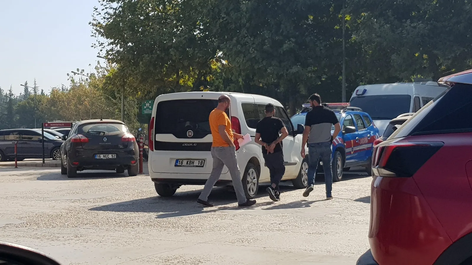 Her taşın altından o çıkıyordu... İnegöl'de yabancı uyruklu çıban başı yakalandı...
