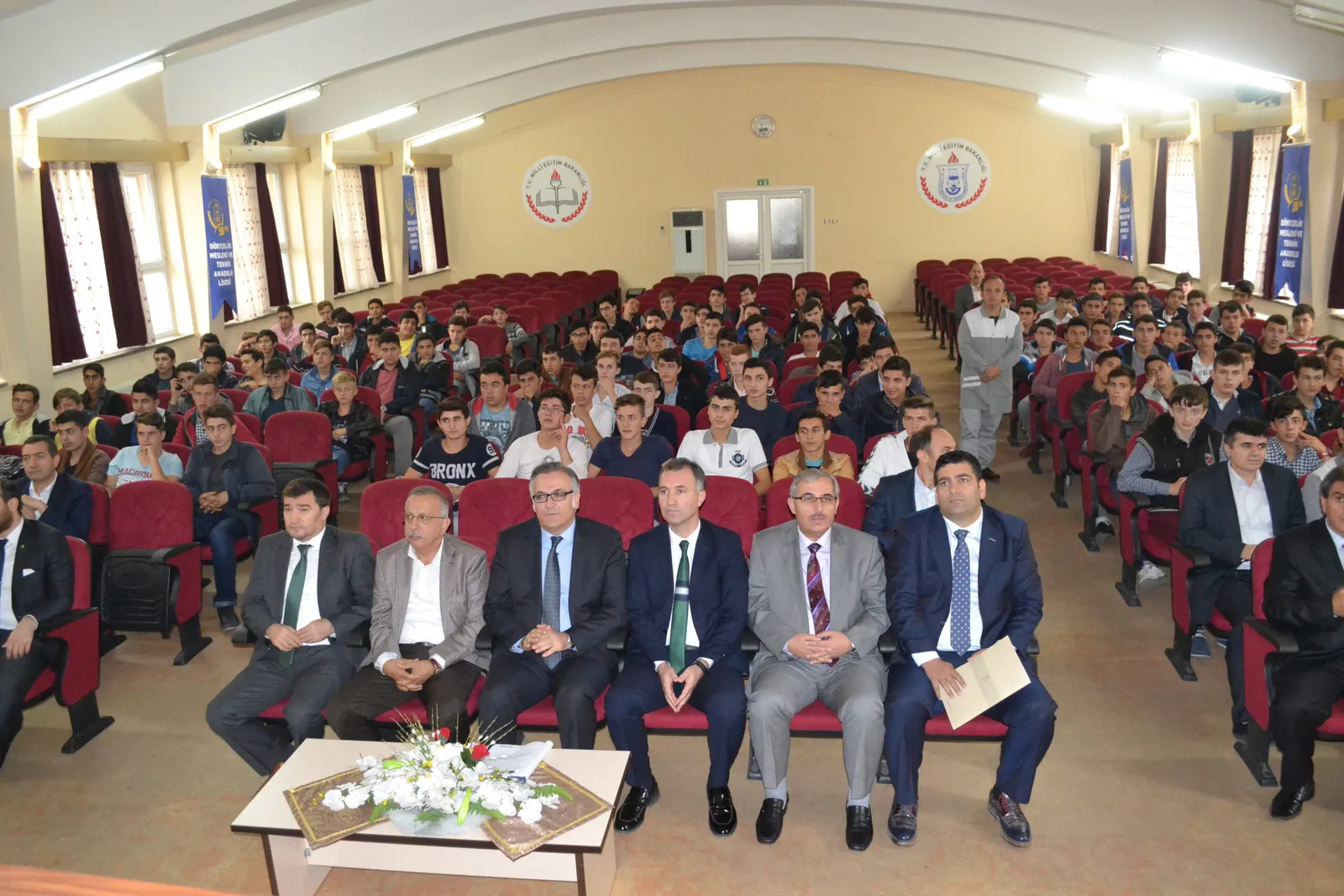 Öğrenciler hesap cüzdanlarını aldı