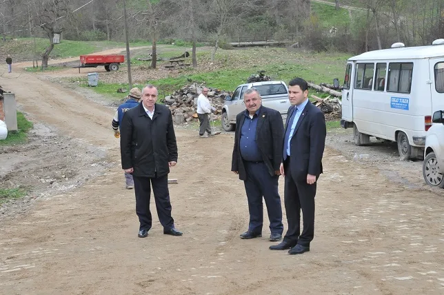 Yeni mahallelerde tretuvar çalışmaları devam ediyor