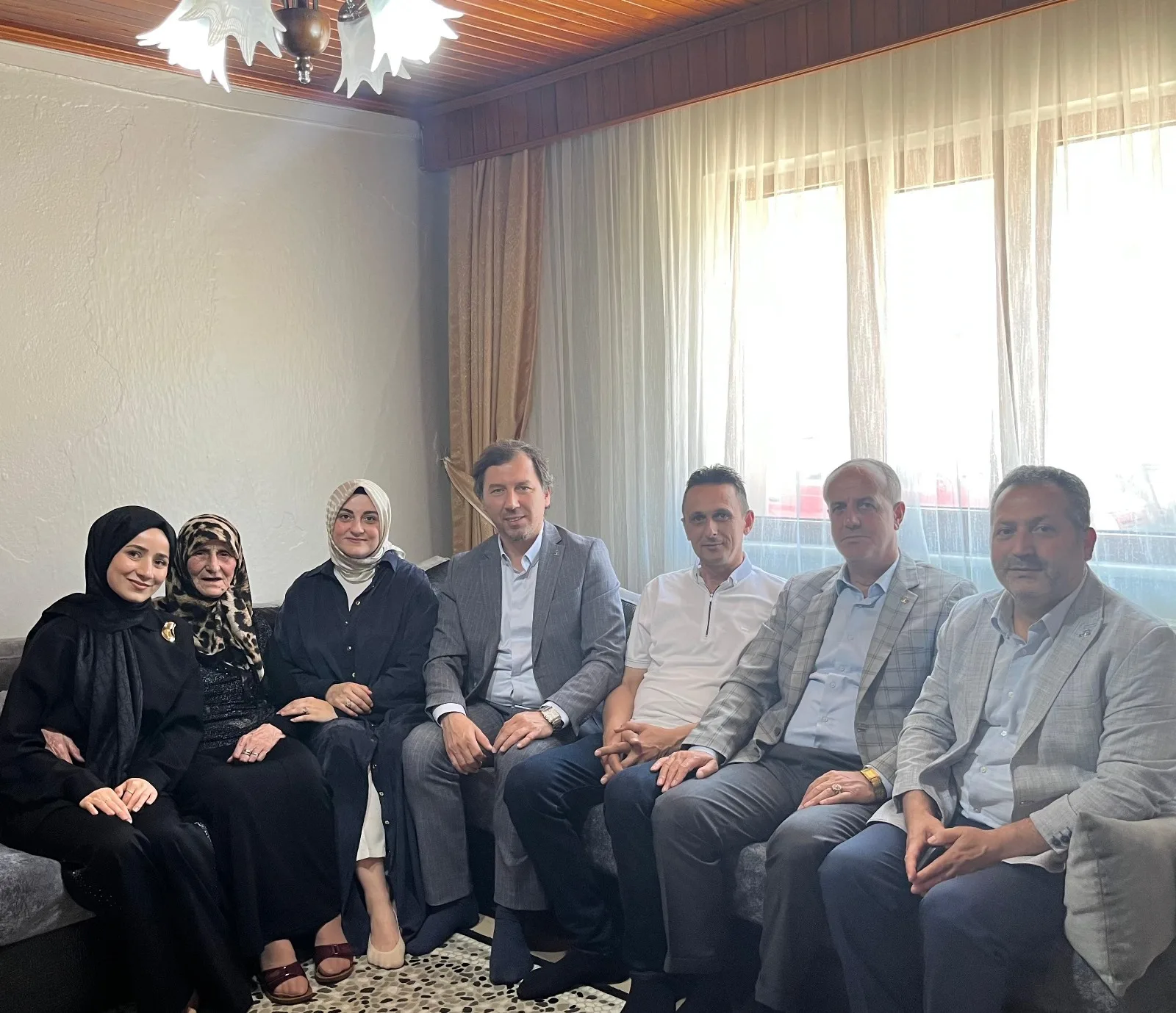 AK Parti İnegöl İlçe Teşkilatı’ndan Kurban Bayramı’nda Gazi ve Şehit aileleri ile yaşlılara ziyaret