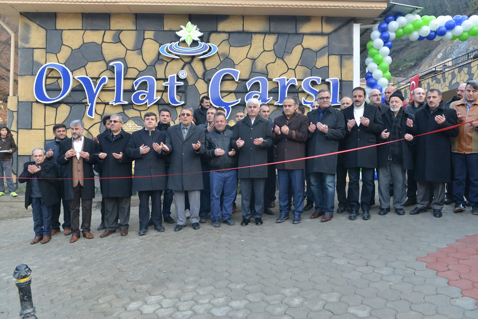 Oylat'ın modern köylü pazarı hizmet açıldı