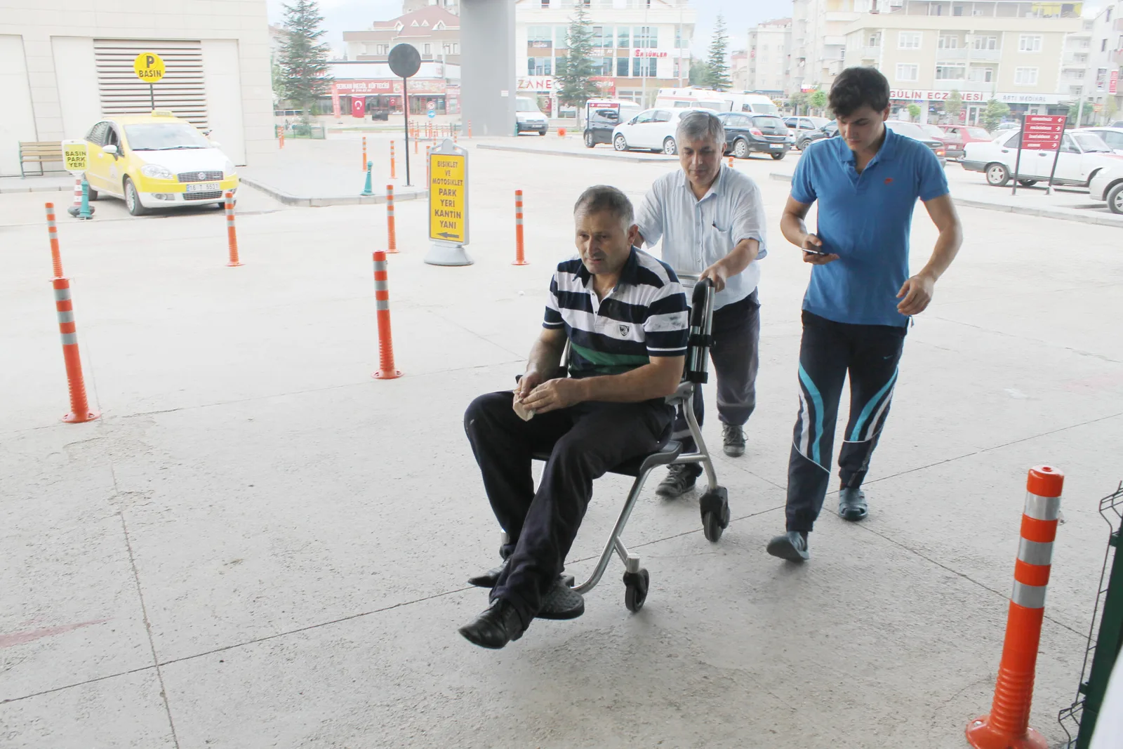 Acemi kasaplar Acil'e akın etti