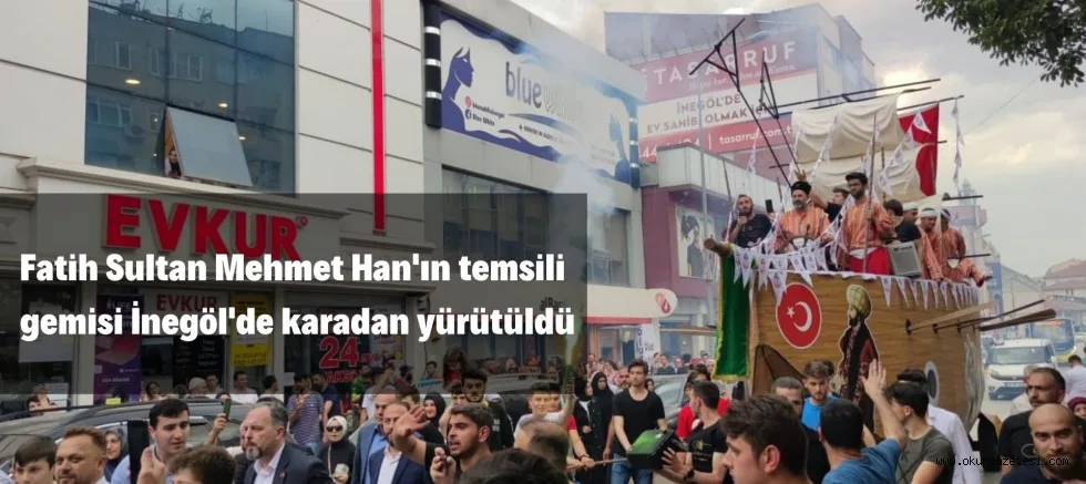 Fatih Sultan Mehmet Han'ın temsili gemisi İnegöl'de karadan yürütüldü