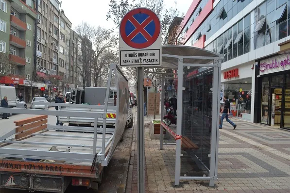 Otobüs gelmeden durak geldi