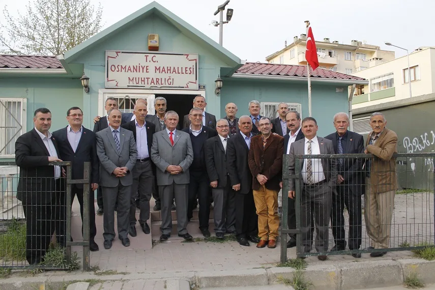 Seçim galibi muhtarlara yemekli kutlama