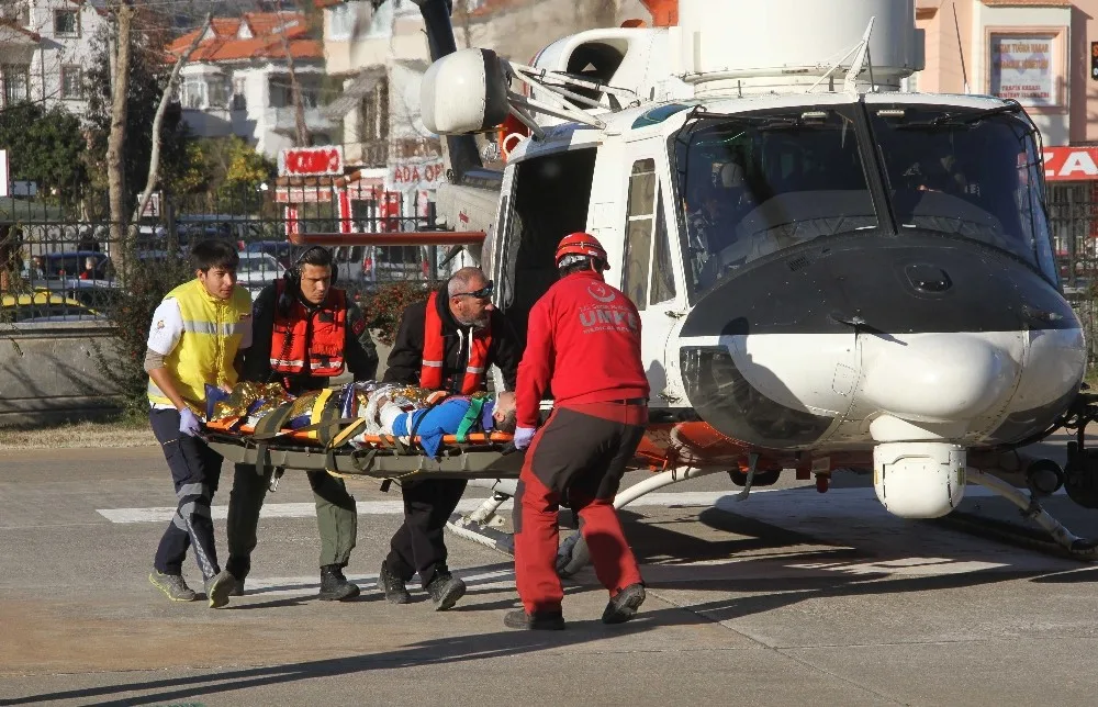 Fethiyede Paraşütçüler Kayalıklara Düştü: 2 Yaralı