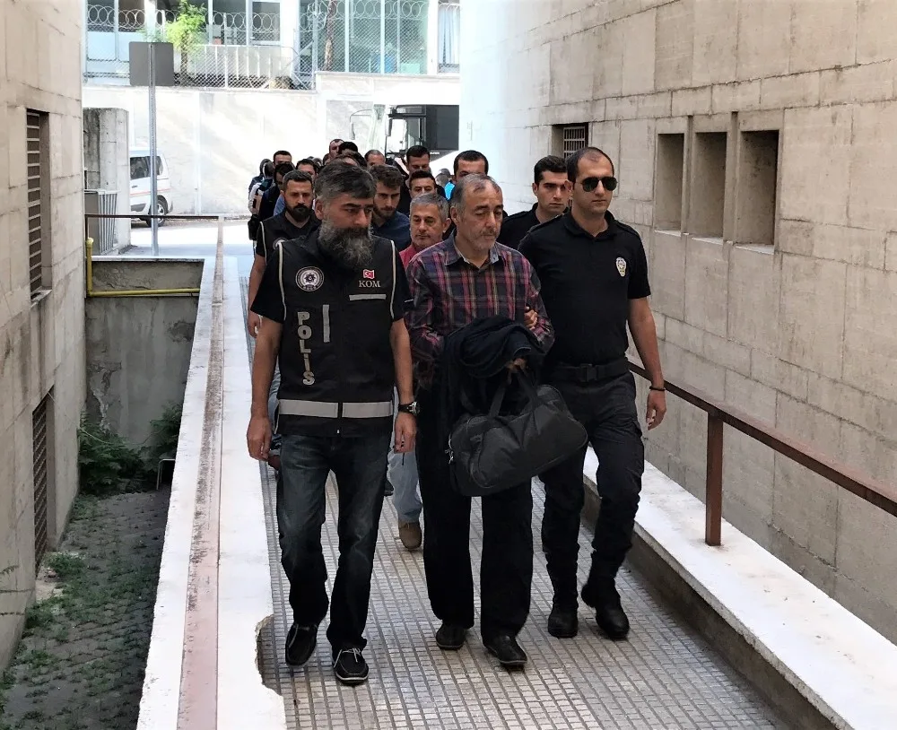Fetö Mütevelli Heyeti Sorumlusunun Da Aralarında Bulunduğu 15 Kişi Adliyeye Sevk Edildi