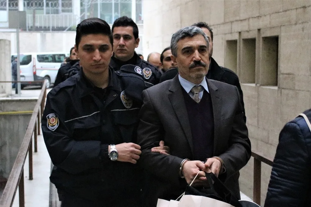 Fetöden Yargılanan Dekana Tahliye